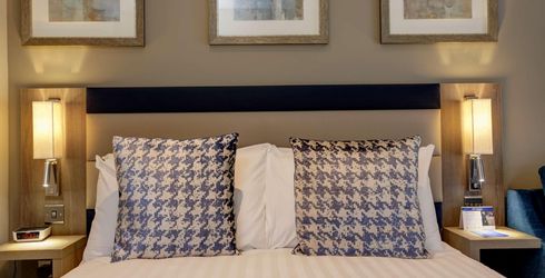 hotel room image