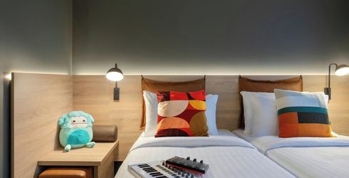 hotel room image