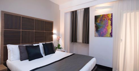 hotel room image