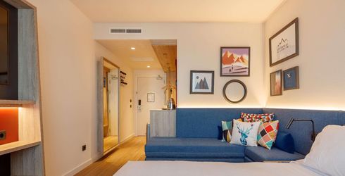 hotel room image