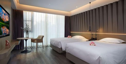 hotel room image