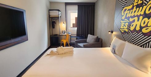 hotel room image