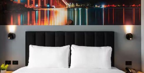 hotel room image