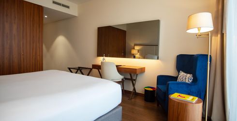 hotel room image