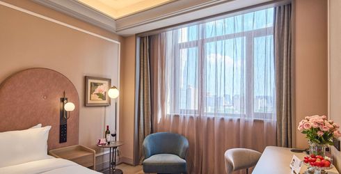 hotel room image
