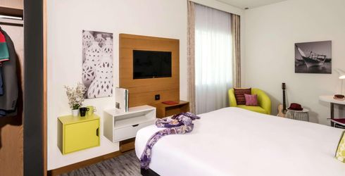 hotel room image