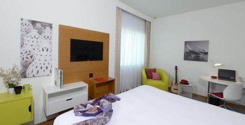 hotel room image