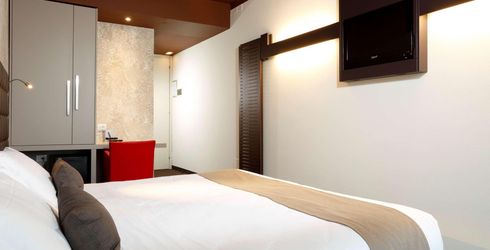 hotel room image