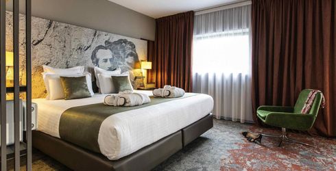 hotel room image