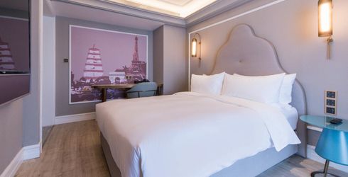 hotel room image