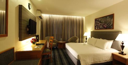 hotel room image