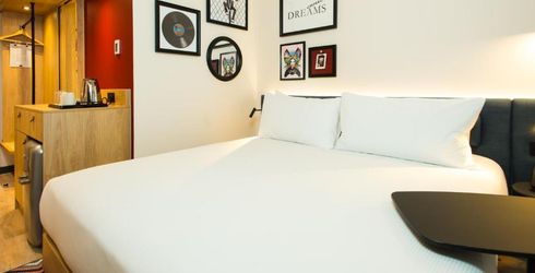 hotel room image