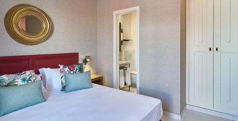 hotel room image