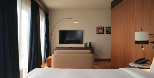 hotel room image