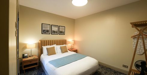 hotel room image