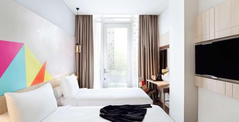 hotel room image