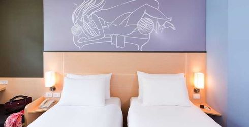 hotel room image