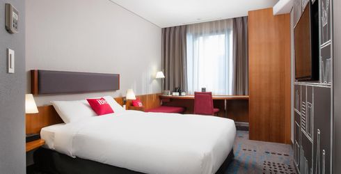 hotel room image