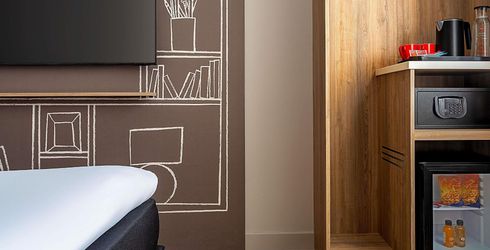 hotel room image