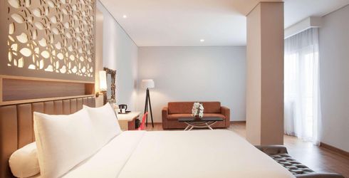 hotel room image