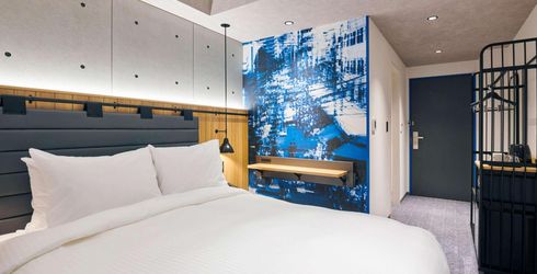 hotel room image