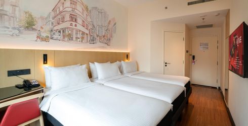 hotel room image