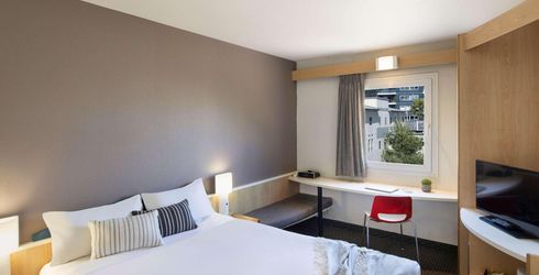 hotel room image