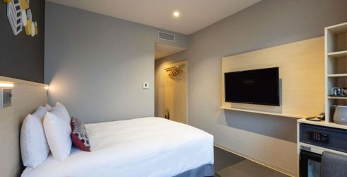 hotel room image