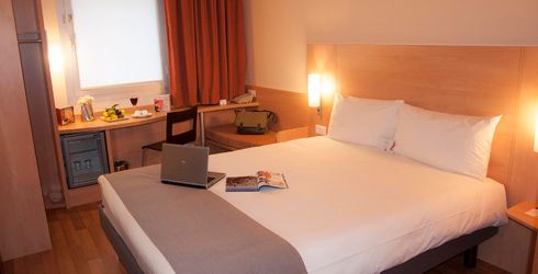 hotel room image