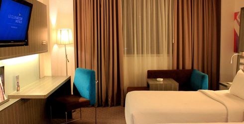 hotel room image