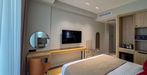 hotel room image