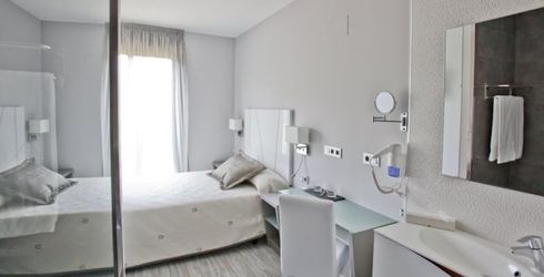 hotel room image