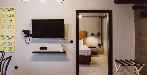 hotel room image