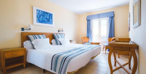 hotel room image