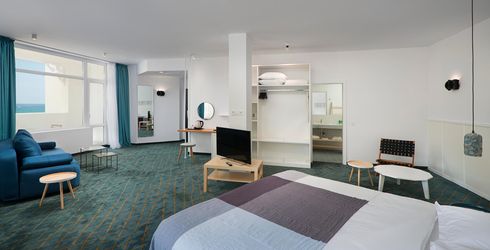 hotel room image
