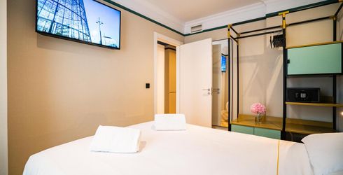 hotel room image