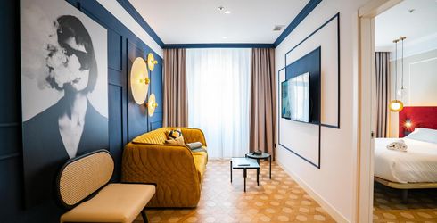 hotel room image