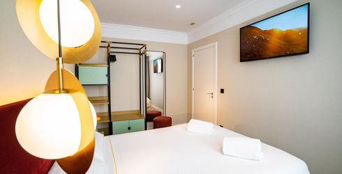 hotel room image