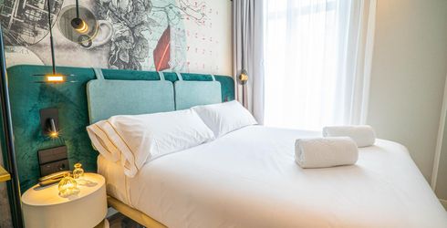 hotel room image