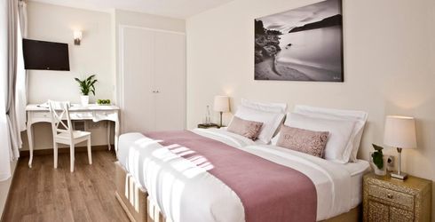 hotel room image