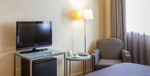 hotel room image