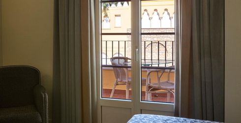 hotel room image