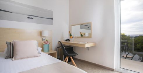 hotel room image