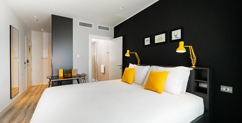 hotel room image