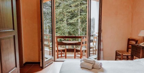 hotel room image