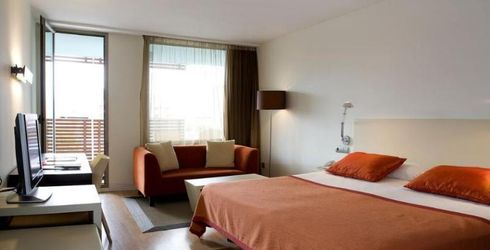 hotel room image