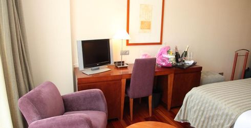 hotel room image