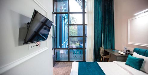 hotel room image