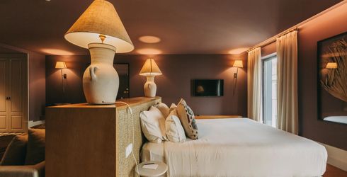 hotel room image