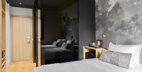 hotel room image